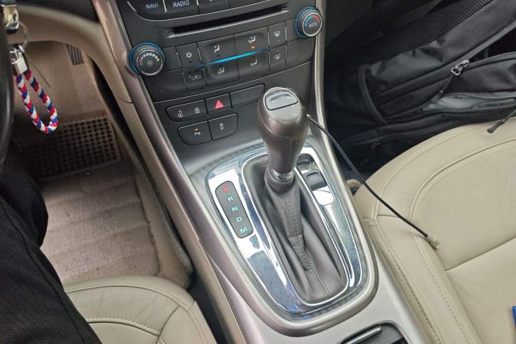 Used Chevrolet Malibu 2013 2.4L Automatic Luxury Edition Gear Lever