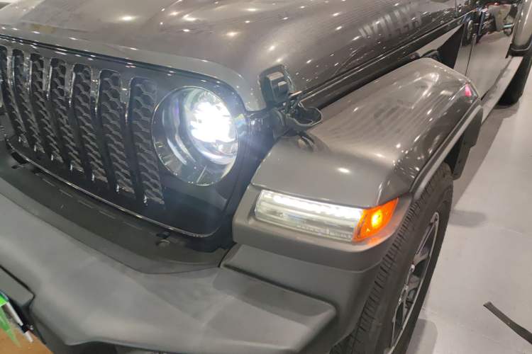 Used Jeep Gladiator 2023 3.6L Overland
