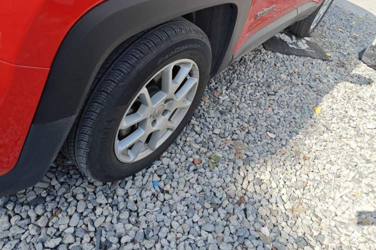 Used Jeep Renegade 2019 220T Automatic Leading Edition Left Front Wheel Hub