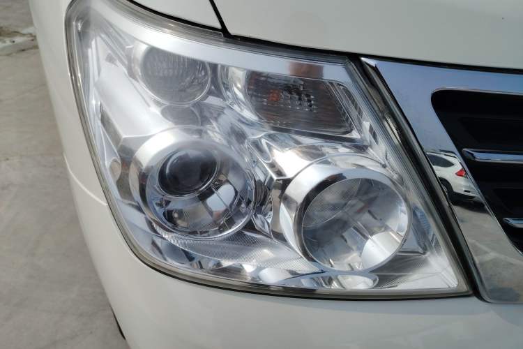 Used Nissan Patrol 2017 4.0L Parallel Import Right Front Headlight