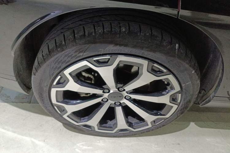 Used AION V 2024 Aion Tyrannosaurus 650 LiDAR Edition
