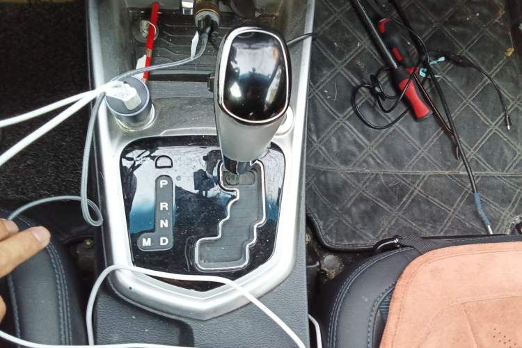 Used SsangYong Tivolan 2015 1.6L Automatic Two-Wheel Drive ZhiShang Edition Gear Lever