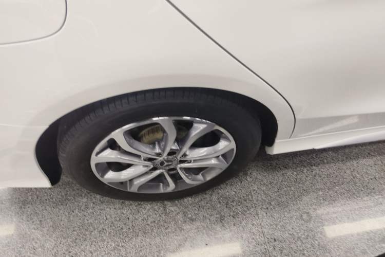 Used Mercedes-Benz C-Class 2018 C 180 L Fashion Edition Sport Version Right Rear Wheel Hub