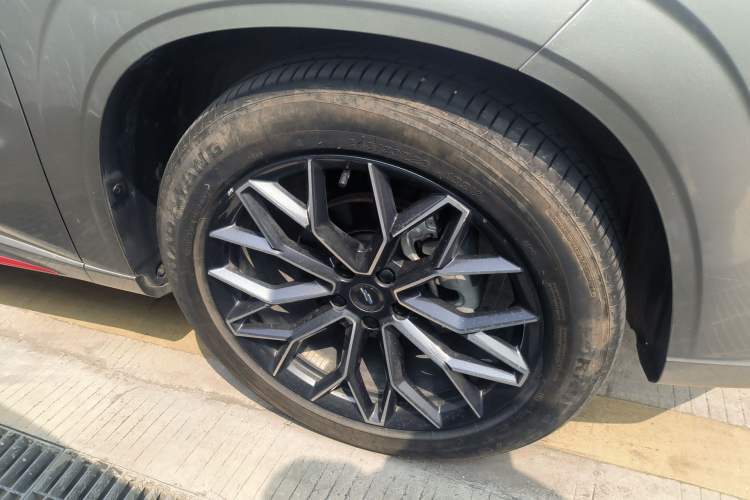 Used CHANGAN OSHAN Z6 2023 Blue Whale 2.0T Automatic Zhiyuan Model Right Front Wheel Hub