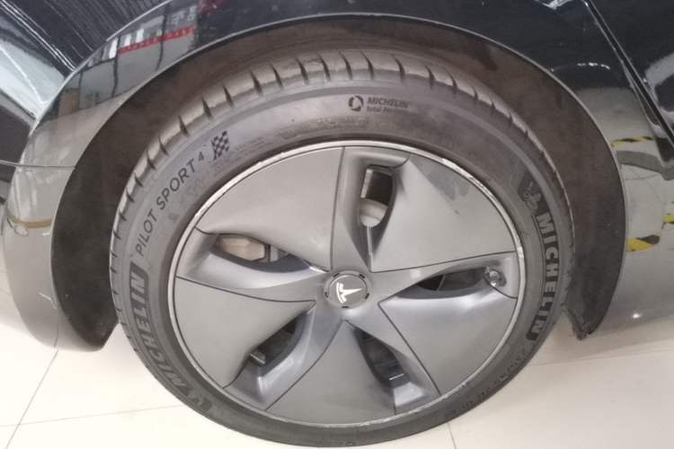 Used Tesla Model 3 2020 Long-Range Rear-Wheel-Drive Version
