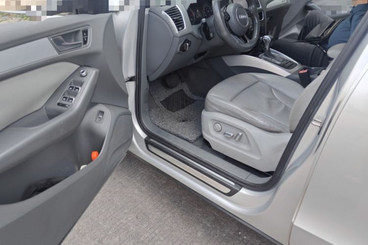 Used Audi Q5 2013 40 TFSI Technology Edition Driver Seat