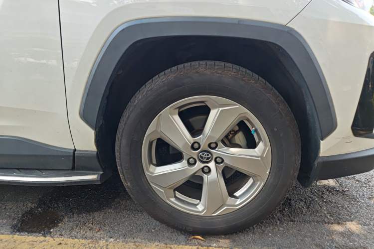 Used Toyota RAV4 2020 2.0L CVT 4x4 Trend Edition Right Front Wheel Hub