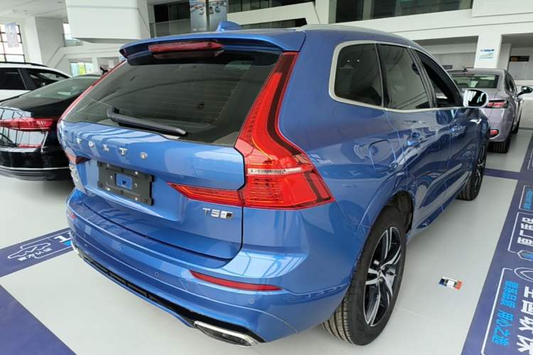 Used Volvo XC60 2019 T5 4x4 Smart & Dynamic Sport Edition China VI Standard