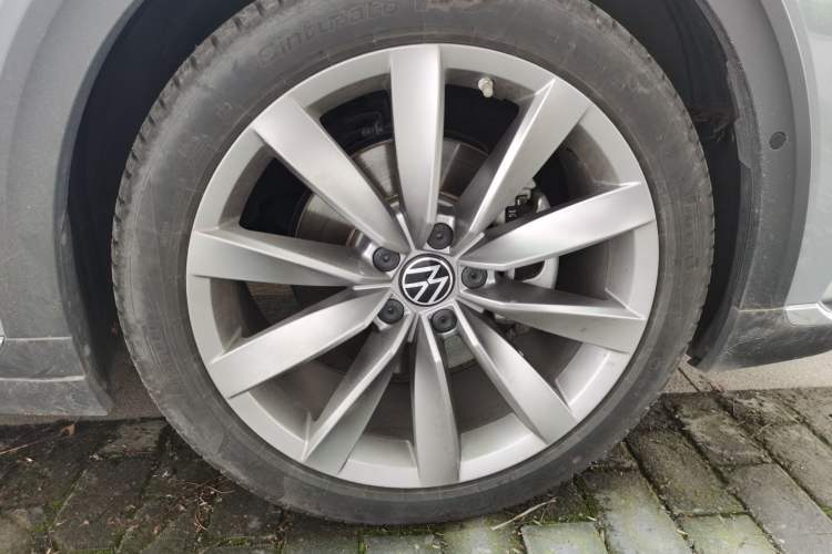 Used Volkswagen FAW-Volkswagen CC 2023 Hunting Vehicle 380TSI Hunter's Heart Edition Right Front Wheel Hub