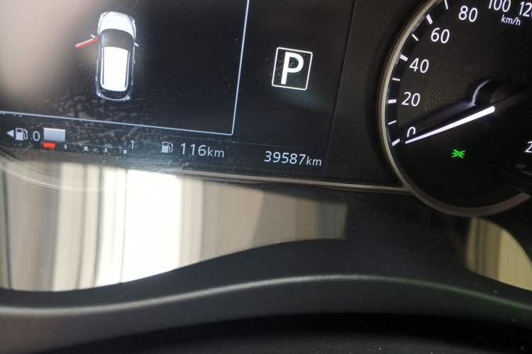 Used Nissan Kicks 2021 1.5L XV CVT Smart Connect Luxury Edition Odometer Close Up