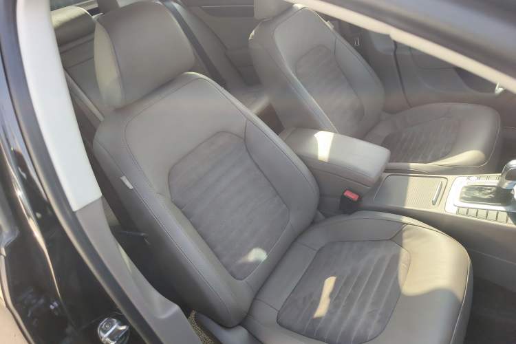 Used Volkswagen Magotan 2015 Facelift 1.8TSI Luxury Model Right Front Seat