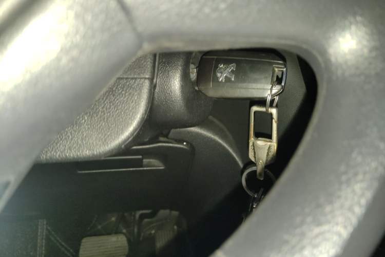 Used Peugeot 3008 2018 2.0L Automatic Classic Edition Vehicle Key