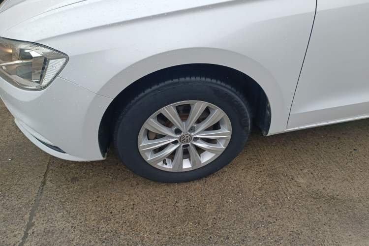 Used Volkswagen Bora 2016 1.6L Automatic Fashion Model Left Front Wheel Hub