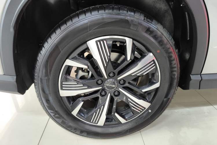 Used BYD Sealion 05 DM-i 2025 DM-i Intelligent Driving 75KM Prestige Model Right Rear Wheel Hub