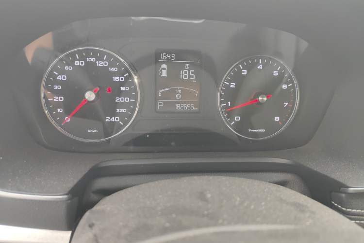 Used Roewe RX5 2019 20T Two-Wheel Drive Automatic 4G Connected Platinum Edition Odometer Close Up