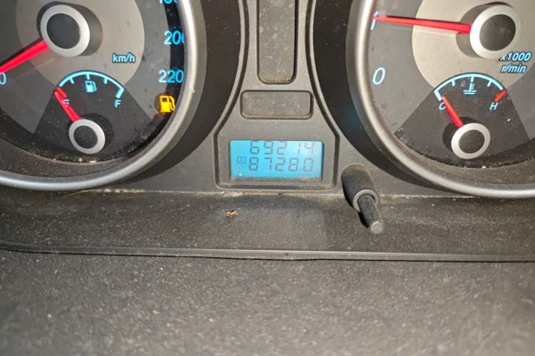 Used Buick Excelle 2011 1.6 LX-MT Odometer Close Up