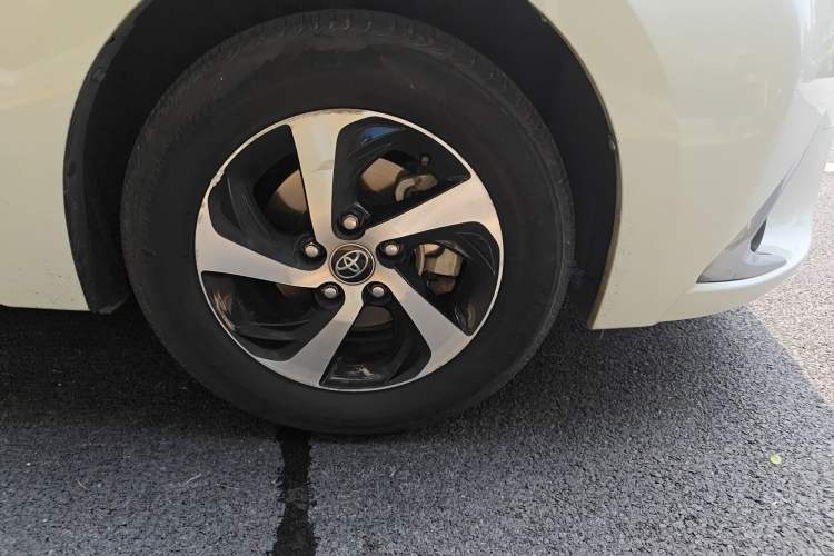 Used Toyota Levin 2017 Revised Dual-Engine 1.8H GS E-CVT Elite Sunroof Version China V Standard