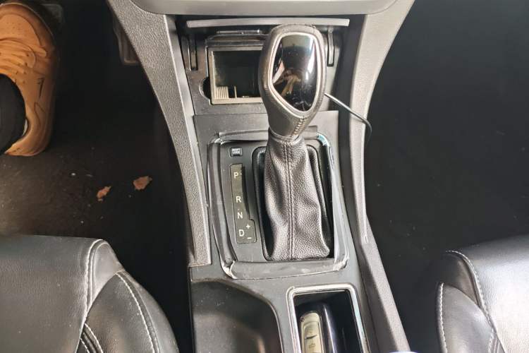 Used Geely Auto Emgrand 2016 Sedan 1.5L CVT Upward Version Gear Lever