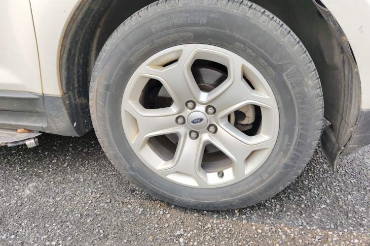Used Ford Edge 2012 2.0T Elite Sunroof Edition Right Front Wheel Hub