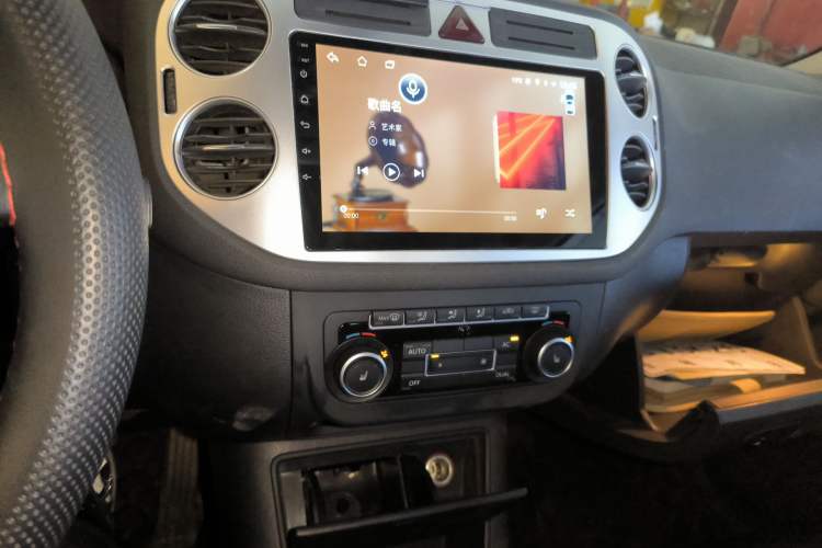 Used Volkswagen Tiguan 2012 1.8TSI Automatic Two-Wheel Drive Elite Edition Audio And AC Panel