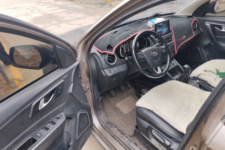 Used Bestune X40 2018 Internet Celebrity Edition 1.6L Manual Luxury Version
