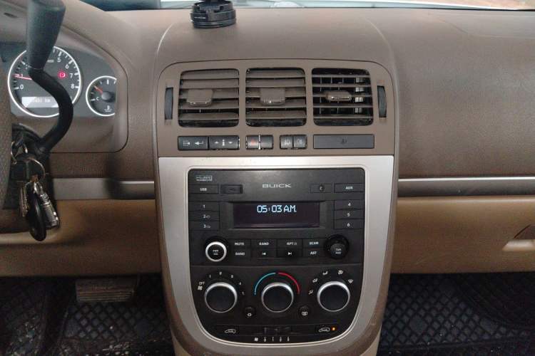 Used Buick GL8 2014 2.4L Comfort Edition Audio And AC Panel