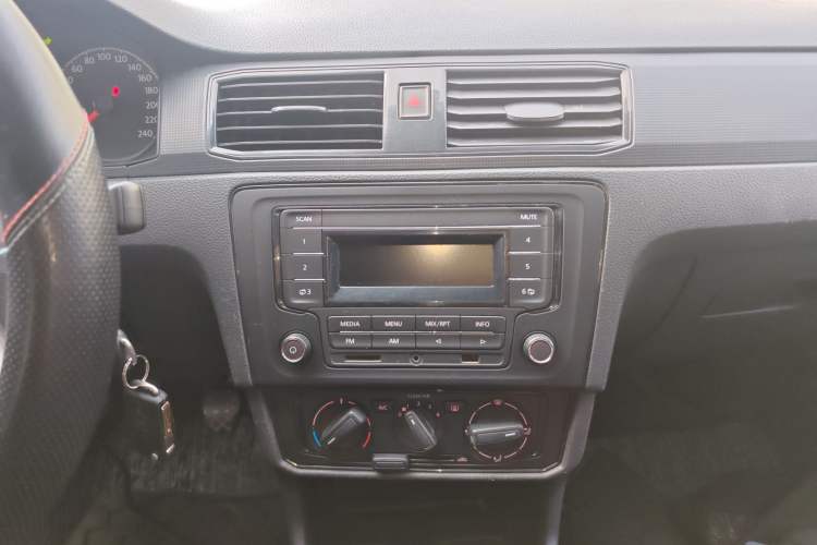 Used Volkswagen Santana 2016 1.4L Manual Fashion Edition