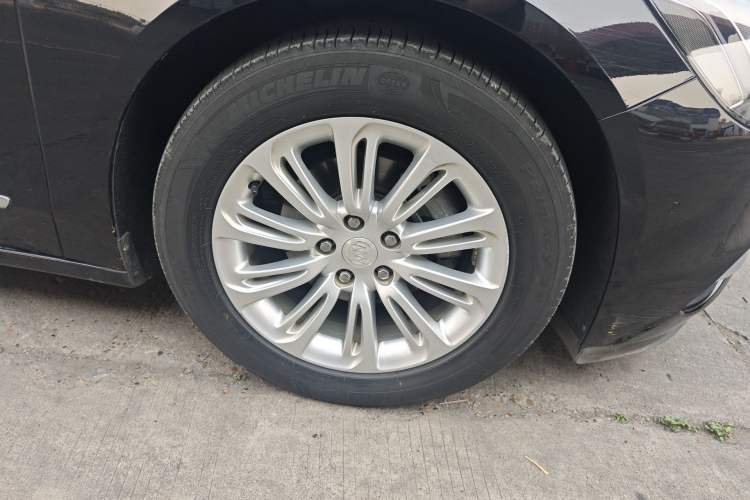Used Buick LaCrosse 2018 20T Luxury Model Right Front Wheel Hub