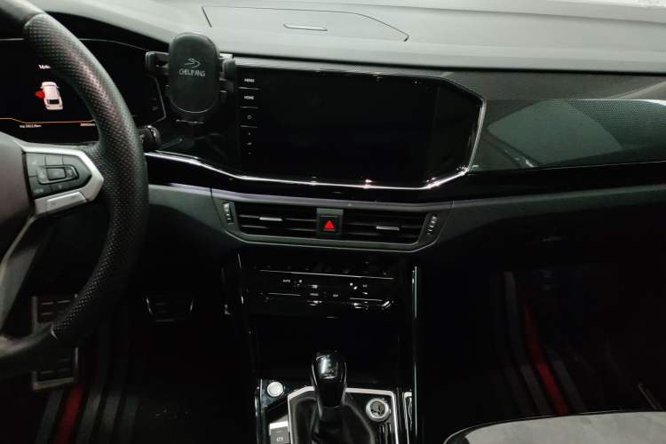 Used Volkswagen Tayron X 2020 330TSI Two-Wheel Drive Luxury Smart Connectivity Version Audio And AC Panel