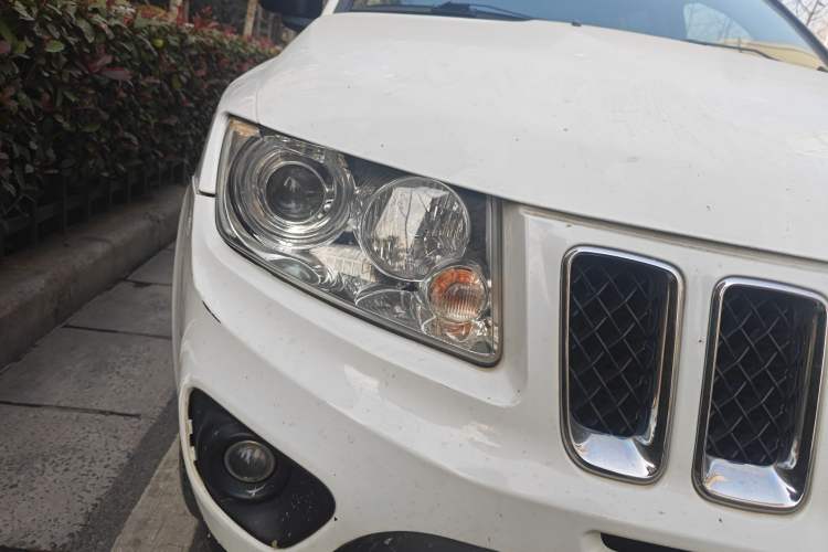 Used Jeep Compass 2012 2.0L two-wheel drive luxury version