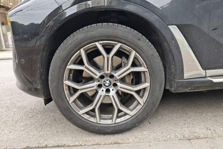 Used BMW X7 2023 xDrive40i Luxury Package with Leading Features