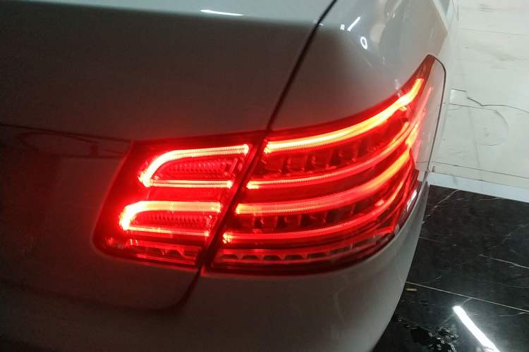 Used Mercedes-Benz E-Class 2015 Facelift E 200 L