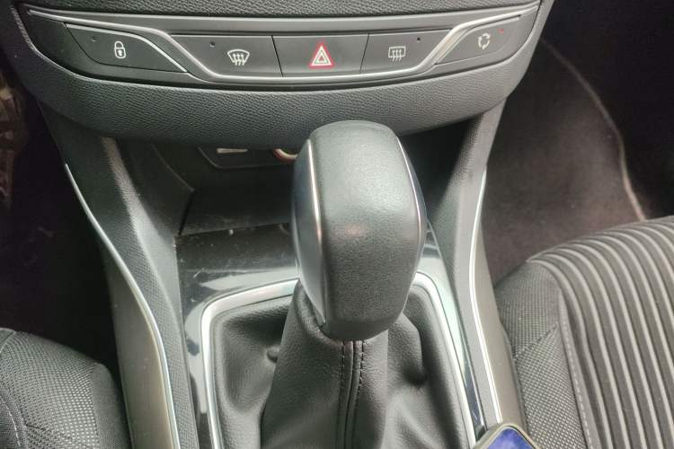 Used Peugeot 408 2014 1.8L Automatic Luxury Edition Gear Lever