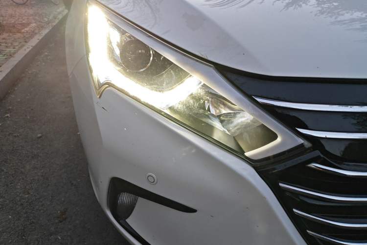 Used BYD Qin New Energy 2018 Qin EV450 Smart Connect Prestige Model Right Front Headlight