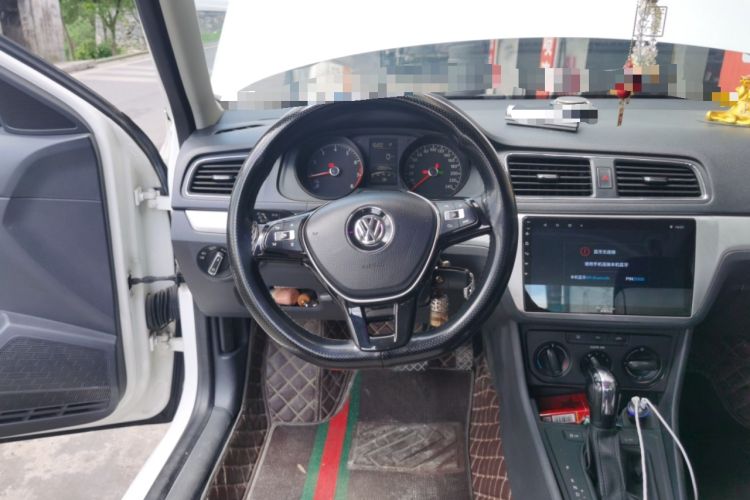 Used Volkswagen Lavida 2015 1.6L Automatic Fashion Edition Steering Wheel