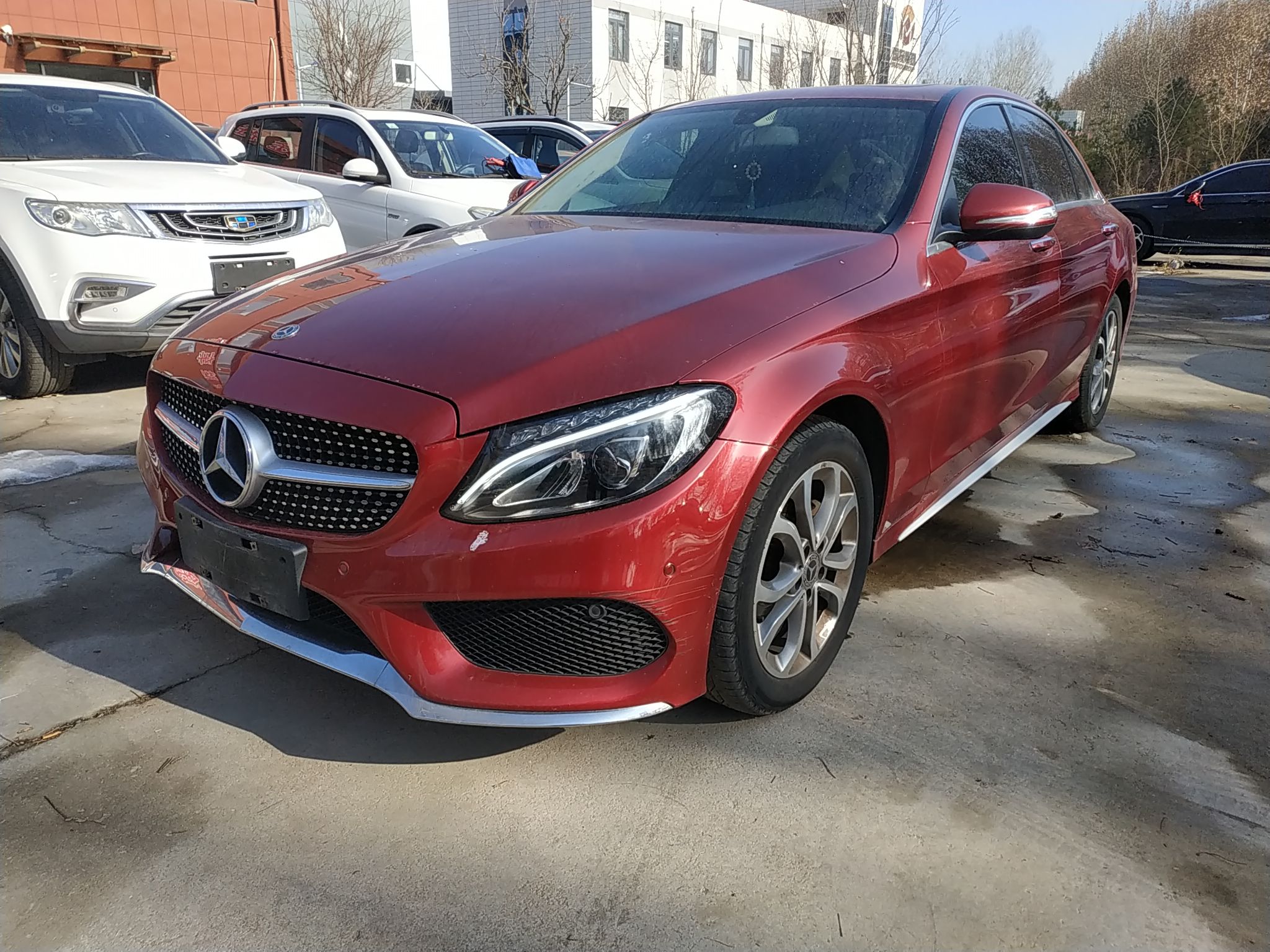 Под передней частью автомобиля