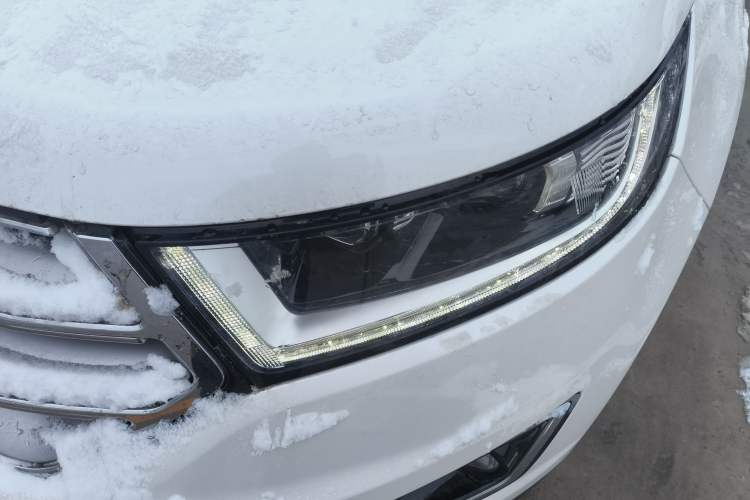 Used Ford Edge 2015 2.0T GTDi Two-Wheel-Drive High-Line Version
