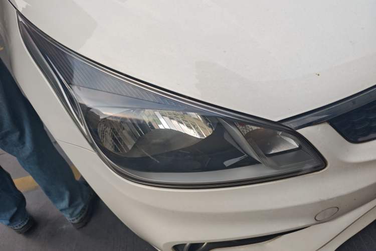 Used Kia K2 2017 Sedan 1.4L Manual Transmission GLS Right Front Headlight