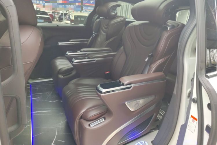 Used Toyota Granvia 2022 2.5L Hybrid Flagship Edition