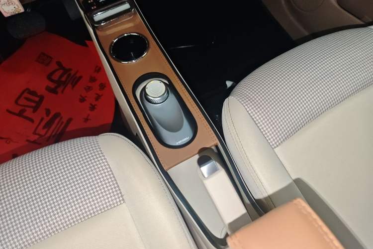 Used Wuling Hongguang MINIEV 2025 Four-Door Version Advanced Edition Gear Lever