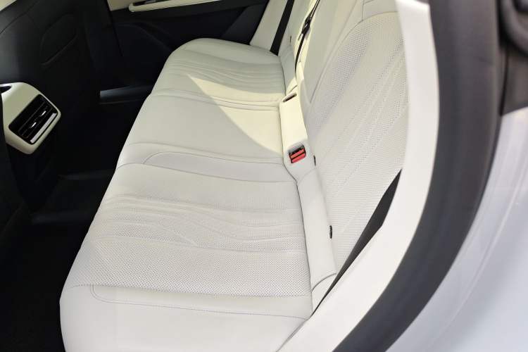 Used Geely Galaxy E8 2024 665 km Range Rear-Drive Starship Long-Range Version Left Rear Seat