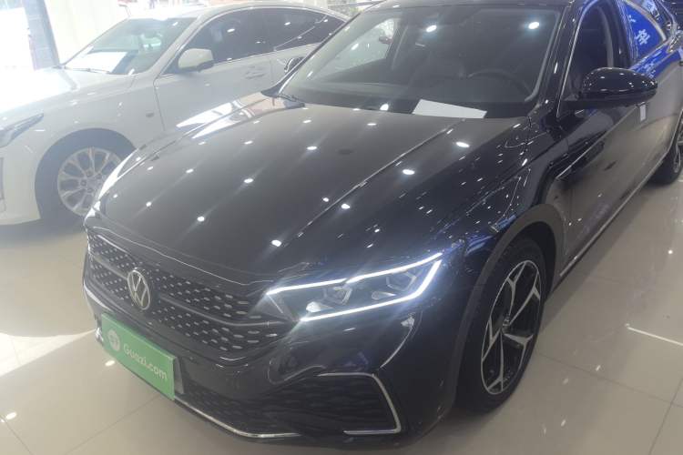 Used Volkswagen Passat 2023 330TSI Starry Luxury Edition