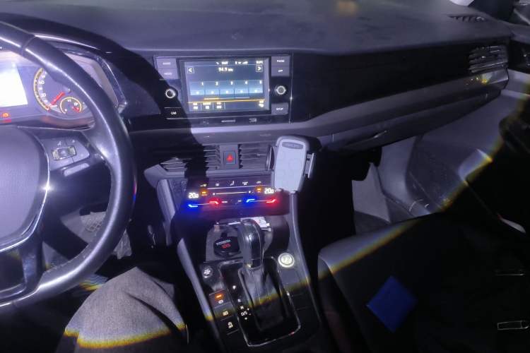 Used Volkswagen Bora 2020 1.5L Automatic Elite Version Audio And AC Panel