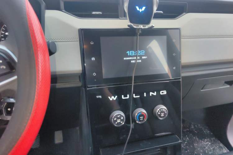 Used Wuling Zhengcheng 2021 1.5T Manual Luxury Commercial Vehicle Audio And AC Panel