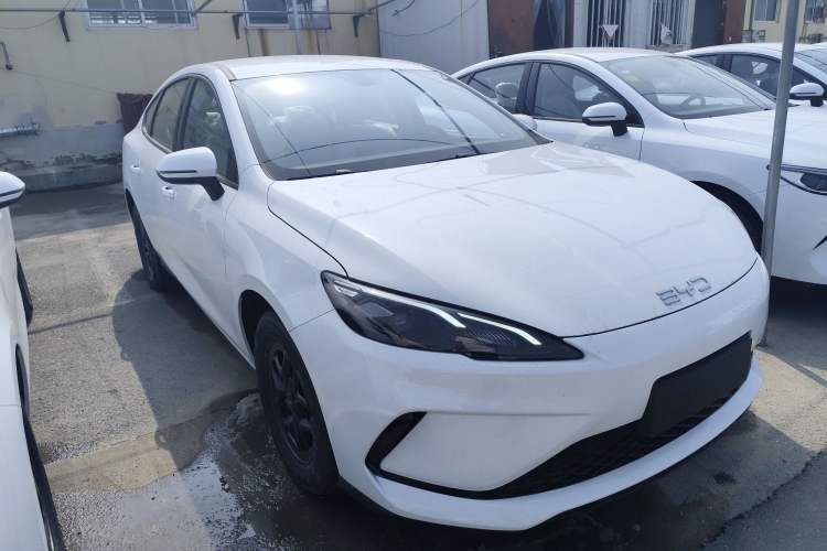 Used BYD Seal 05 DM-i 2026 DM-i 128KM Luxury Edition Front Right 45 Deg