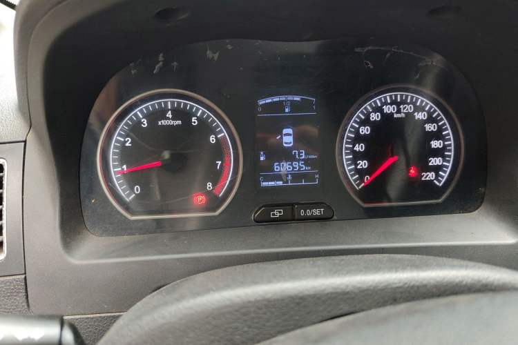 Used FORTHING Joyear X5 2013 1.6L Manual Luxury Model China IV Standard