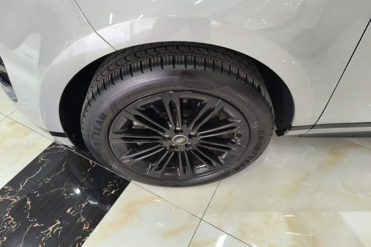 Used Land Rover Range Rover Evoque 2024 Aurora L 249 PS Prestige Light-Chasing Edition