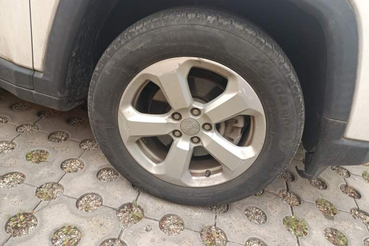 Used Jeep Compass 2017 200T Automatic Family Edition Right Front Wheel Hub