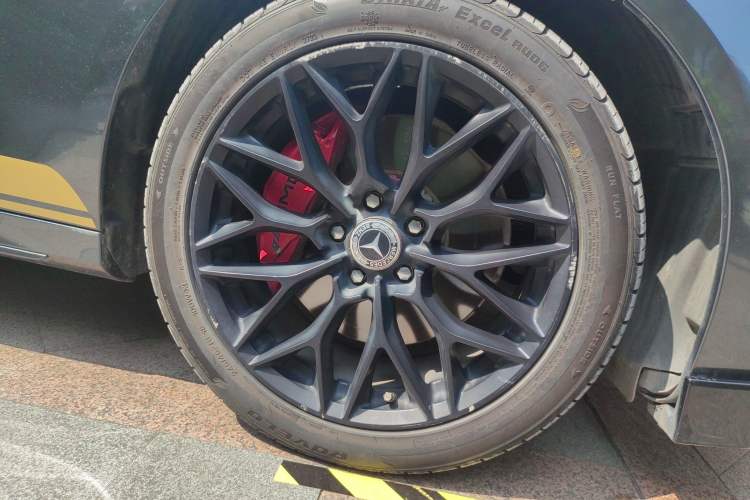 Used Mercedes-Benz E-Class 2019 E 300 L Sporty and Stylish Model