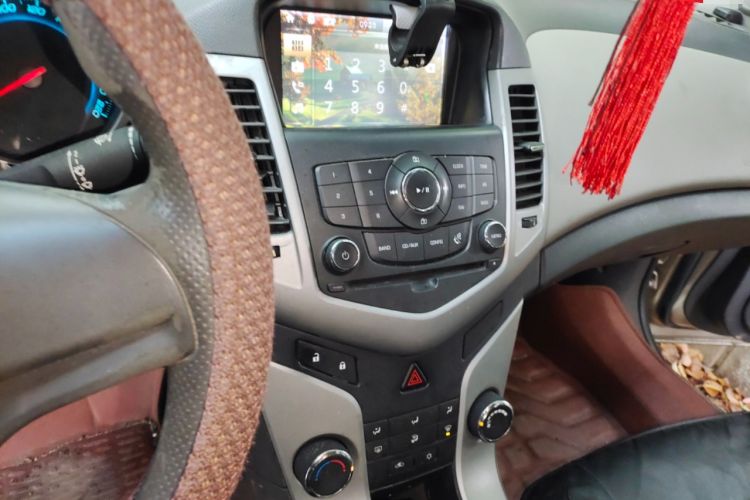 Used Chevrolet Cruze 2013 1.6L SL MT Audio And AC Panel